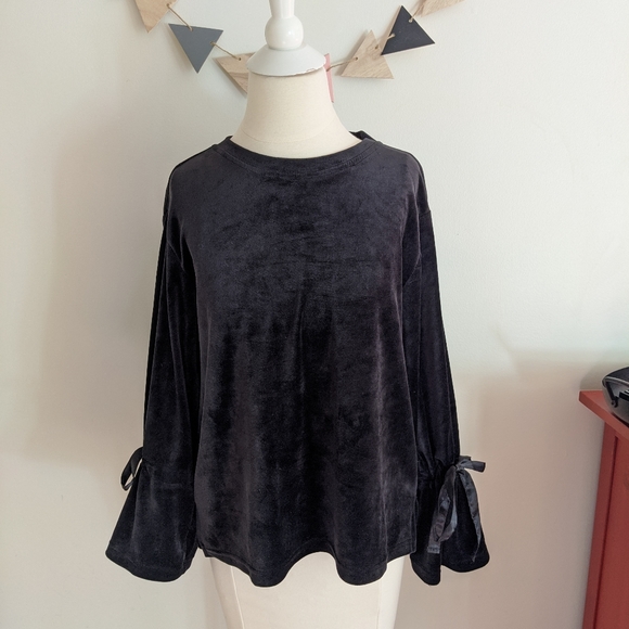 Philosophy Sweaters - Philosophy Velvet Suede Black Bow Blouse
